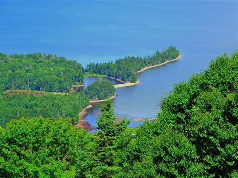 Maine's Mooselookmeguntic Lake Is A Pristine Paradise