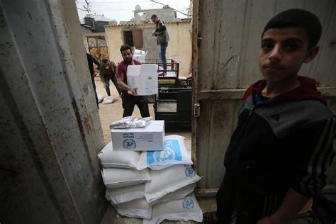 UNRWA distributes food aid to families in Gaza – Middle East Monitor