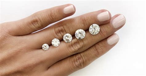 This Is What a Diamond Looks Like at Every Size—from .5 Carats to 10 ...