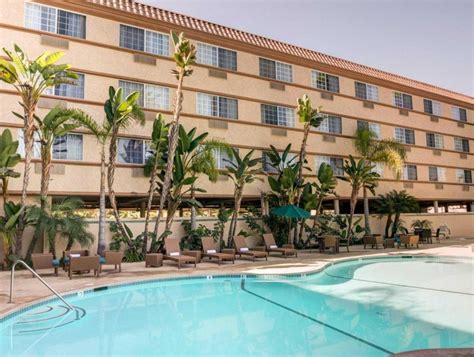 Best Price on Comfort Inn and Suites San Diego - Zoo SeaWorld Area in San Diego (CA) + Reviews