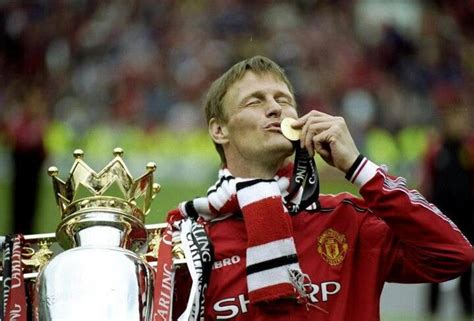 Teddy Sheringham | Manchester united song, Manchester united legends, Manchester united football ...