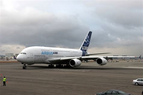 Airbus A380-800, high-capacity airliner