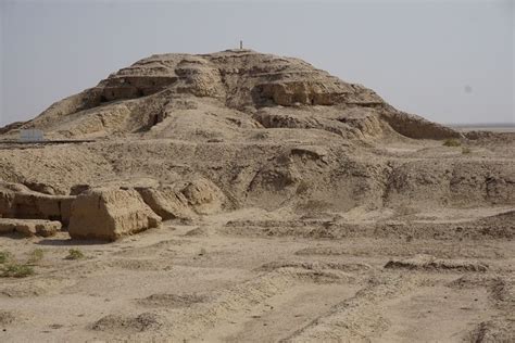 4. Sumerian city Uruk-Archaeological site Warka 2017. Ziggurat of ...