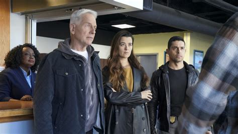 Ziva Delays Reuniting With Her Family to Help Gibbs on 'NCIS' (VIDEO)