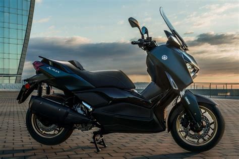 2023 Yamaha XMAX Launched - Gets The Tech Max Trim, TFT Display ...