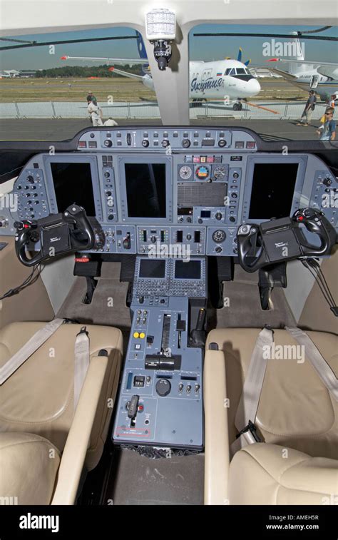 Beechcraft Premier 1A Cockpit Farnborough Air Show 2006 Stock Photo - Alamy