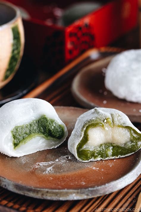 Green Tea Mochi (Video) 抹茶大福 • Just One Cookbook