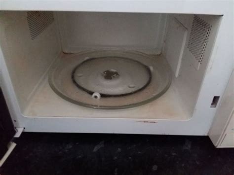 Microwave Cleaning Hack Using Vinegar | Hometalk