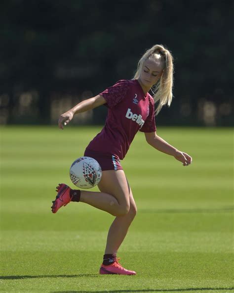 Alisha Lehmann en Instagram: “@westhamwomen” | Girls soccer, Soccer girl, Football girls