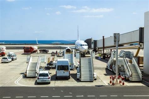 Lanzarote airport (ACE) reliable transfer service | Low-cost taxi ...