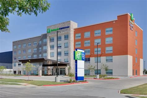 HOLIDAY INN EXPRESS & SUITES DALLAS NW HWY - LOVE FIELD, AN IHG HOTEL - Prices & Reviews (TX)