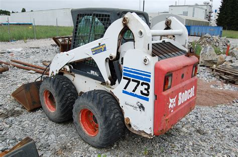 230348 Bobcat 773 Tilt tach with bucket - 00 | PS Auction