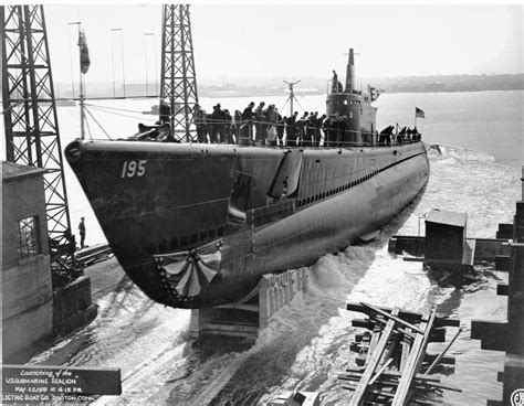 [2750x2139] Launch of submarine USS SEALION (SS-195), 25 May 1939 ...