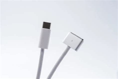 Complete Guide: Magsafe 2 Vs Magsafe 3 - ByteCable