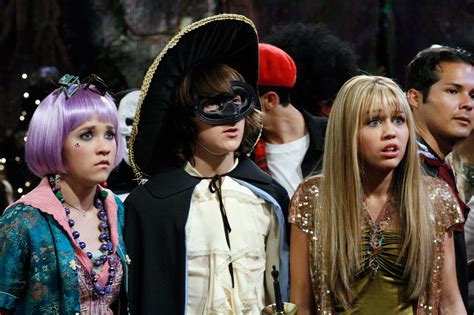 Halloween TV Episodes on Disney+ | POPSUGAR Entertainment