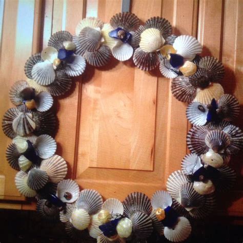 Scallop shell wreath | Driftwood christmas decorations, Seashell crafts, Shell wreath