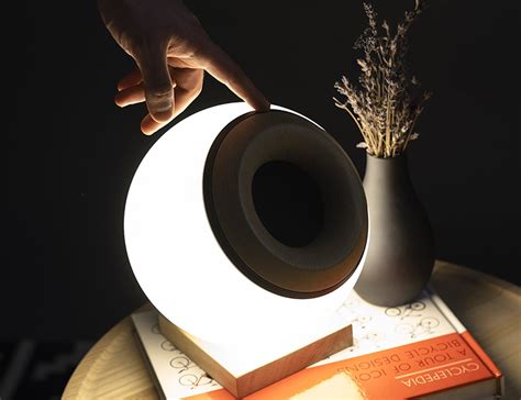 This smart lamp Bluetooth speaker emits every level of sunlight