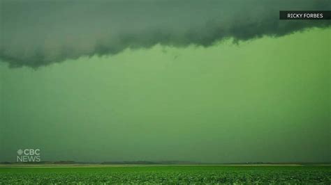 Does the sky always turn green before a tornado? | CBC.ca