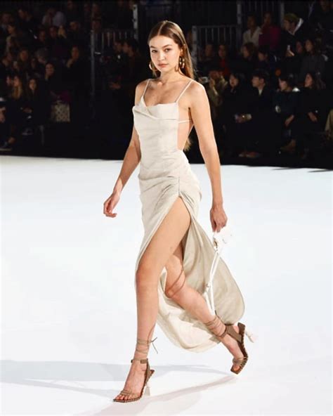 Gigi hadid cream jacquemus backless dress ramp walk paris 2020 on – Artofit