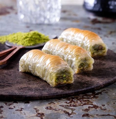 Buy Pistachio Twisted Baklava Rolls, Hafiz Mustafa - Grand Bazaar Istanbul Online Shopping