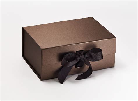 USE CUSTOMIZED BOX PACKAGING TO DISPLAY YOUR VALUABLE GIFT ITEMS