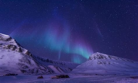 Svalbard Northern Lights Guide: How to See Them (+ Tips!)