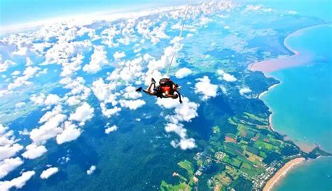 5 Most Amazing Places for Skydiving in India - lifeberrys.com