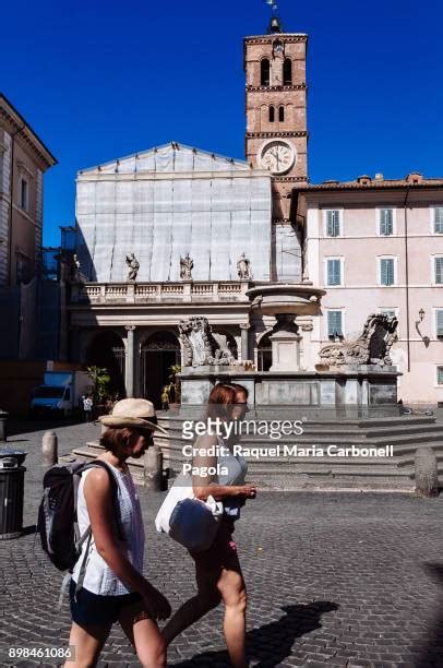 71 Fountain In Piazza Santa Maria In Trastevere Stock Photos, High-Res ...