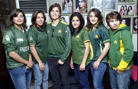 Talented Members Of Pakistan Women's Cricket Team - Pictures | Reviewit.pk