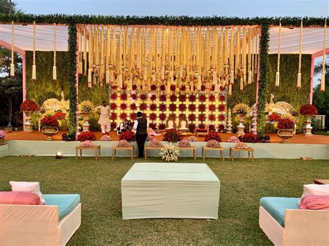 Wedding stage for Indian wedding ceremony | Wedding stage decorations ...