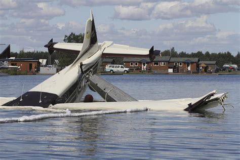 Seaplane carrying 7 crashes after takeoff in Alaska | AP News