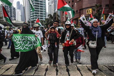 People in Malaysia, Indonesia protest in support of Palestine as conflict mounts in Gaza - EFE ...