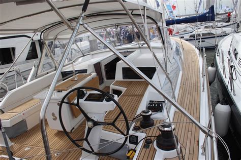 List of 50 Popular Sailboat Brands (With Examples) - Improve Sailing