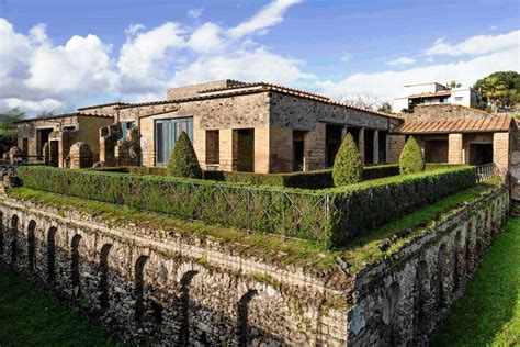 Restoration work hands back Pompeii’s Villa of Mysteries to tourists | Villa, Pompei ...