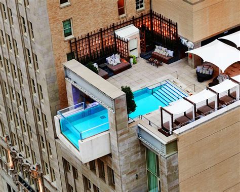 Marriott Marquis Houston debuts Texas-shaped pool in grand opening