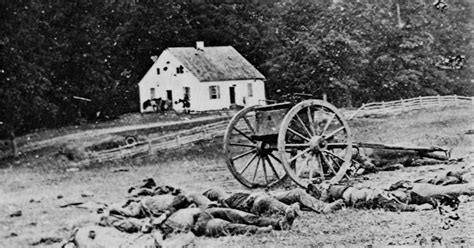 History of Photography: Mathew Brady, Civil War Battlefield