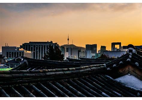 멋지네~ rooftop captured at Bukchon Hanok village by Seoul state of mind #Seoul #SouthKorea #Sunset ...