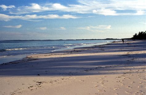 Bahamas 1989 (345) Eleuthera: Pink Sand, Harbour Island | Flickr