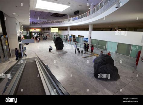 Arrivals terminals hi-res stock photography and images - Alamy