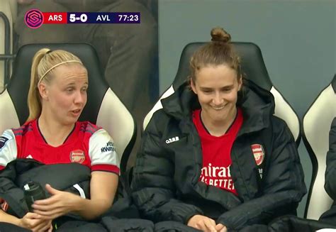 vivianne miedema and beth mead | England ladies football, Womens football, Arsenal ladies