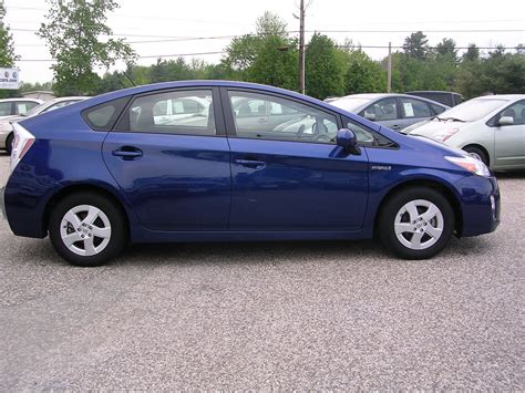 Earthy Cars Blog: EARTHY CAR OF THE WEEK: 2010 Blue Toyota Prius