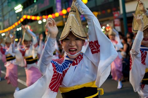 File:Awa Odori Tokushima Aug2009.jpg - Wikimedia Commons