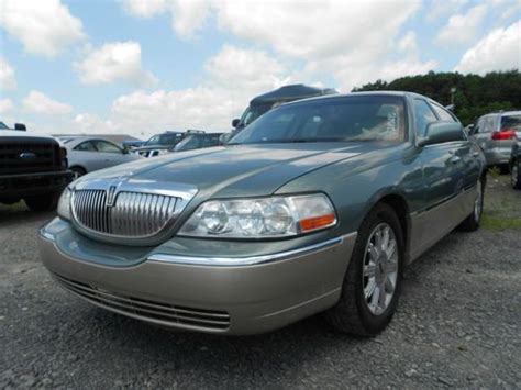 Sell used 2006 Lincoln Town Car Signature Limited Sedan 4-Door 4.6L in Montvale, New Jersey ...