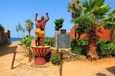 Île de Gorée, Dakar, Senegal https://thetravelhackinglife.com/ile-de ...