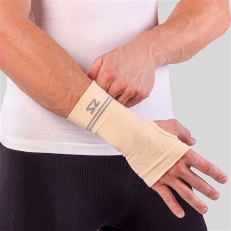 Compression Wrist Sleeve - Carpal Tunnel, Tendonitis | Zensah