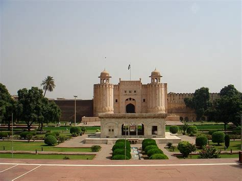 Lahore Fort Attractions, Facts & History