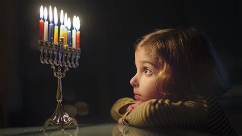 Leadership and the Hanukkah shamash | Oregon Jewish Life