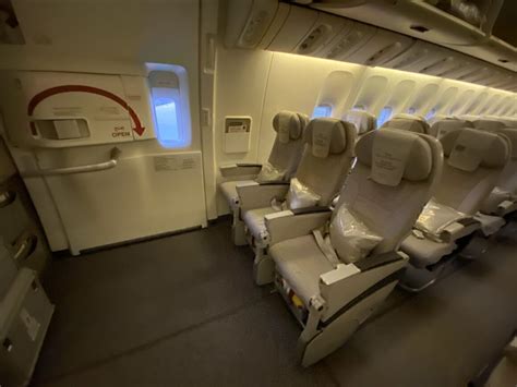 Emirates Boeing 777-300ER: A Full Cabin Tour - Simple Flying