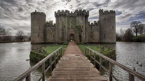 #1243598 HD Castle Moat - Rare Gallery HD Wallpapers