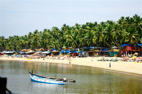 Surfs Up at Palolem Beach, Goa! | ROAMING RED SHOES